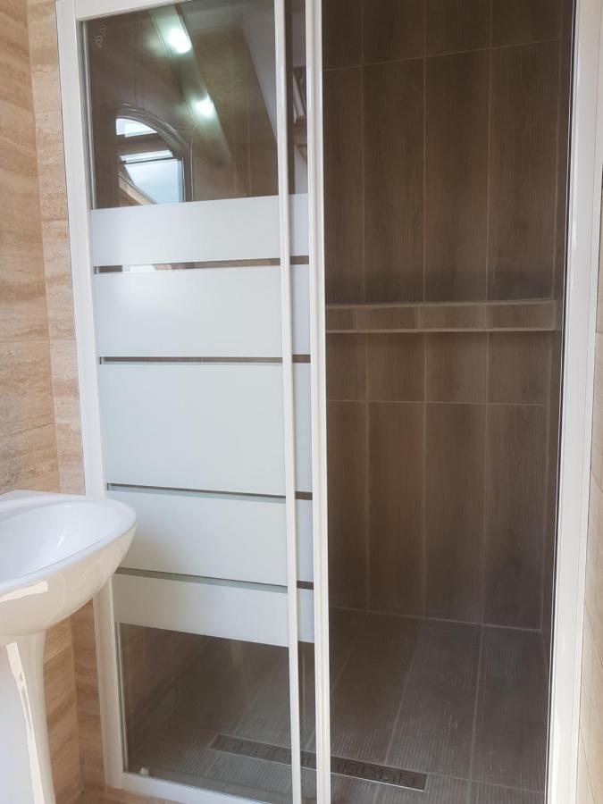 Lara Guest House Sfantu Gheorghe  Ngoại thất bức ảnh