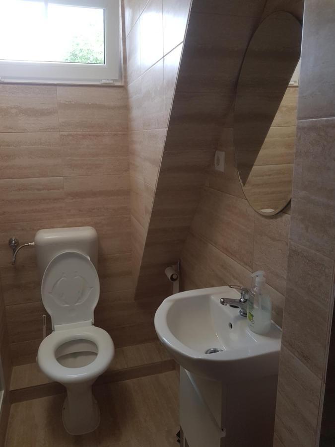 Lara Guest House Sfantu Gheorghe  Ngoại thất bức ảnh
